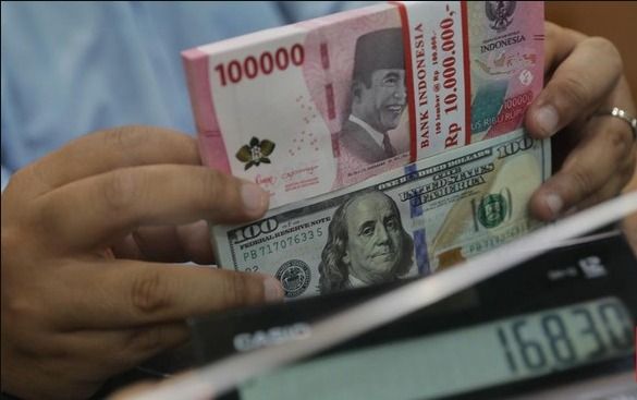 Rupiah Tertekan ke Rp17.286 per Dolar AS, Sentimen Geopolitik dan Harga Minyak Jadi Biang Kerok