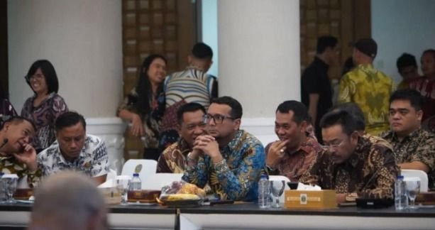 Pemkab Labusel Dukung Penertiban Izin Hutan, Bupati Fery Hadiri Sosialisasi PBPH di Medan