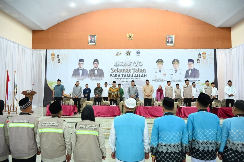 Bobby Nasution Lepas 353 Jemaah Haji Kloter 2 Embarkasi Medan Asal Langkat, Titip Pesan Khusus