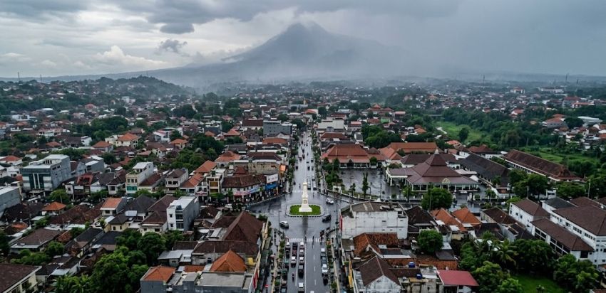 Cuaca DIY Hari Ini: Sleman dan Kota Yogyakarta Diguyur Hujan Sedang, Wilayah Lain Hujan Ringan