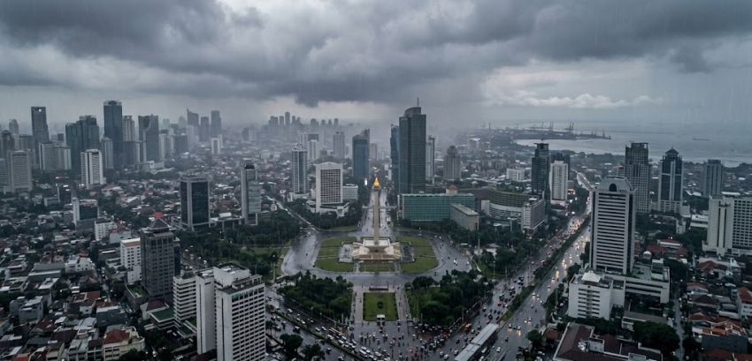 BMKG: Jakarta Diguyur Hujan Ringan Hari Ini, Kepulauan Seribu Berawan