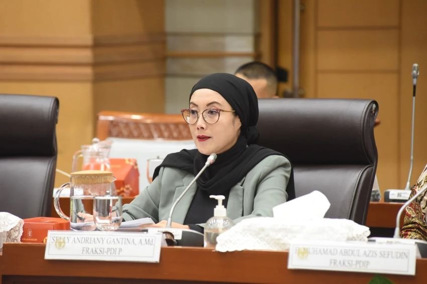 PDIP Sentil Usulan Gerbong KRL Perempuan di Tengah: Semua Penumpang Harus Setara Dilindungi