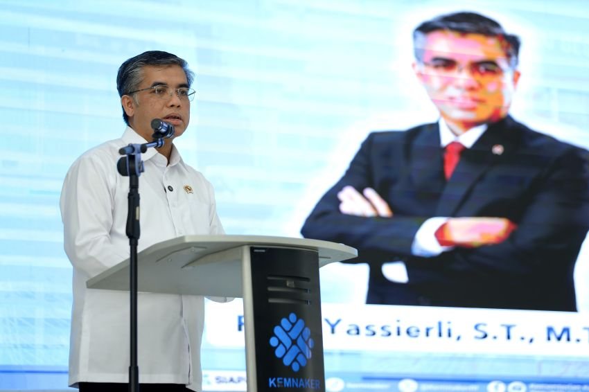 Kemnaker Salurkan Bantuan Rp32,25 Miliar untuk Pemulihan Ekonomi Sumut dan Aceh
