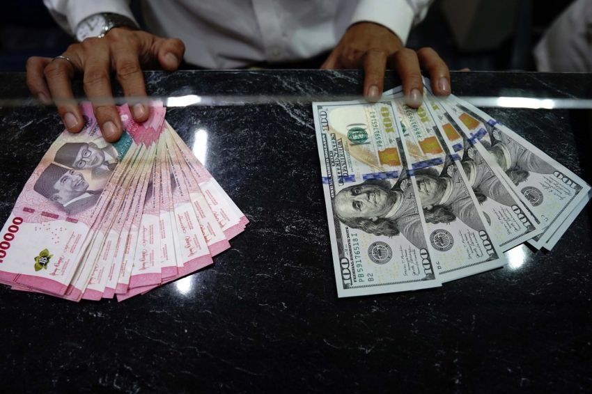 Rupiah Menguat Tipis ke Rp17.141/USD, Dibayangi Sentimen Konflik Global