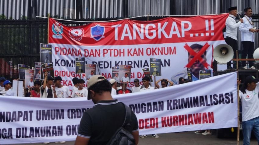 Pendukung Rahmadi Geruduk DPR RI dan Mabes Polri, Tuntut Proses Hukum Kompol DK dan Sanksi PTDH