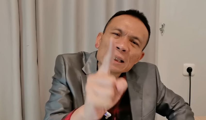 Polemik Makin Panas! Rismon Sianipar Ancam Somasi Dokter Tifa, Minta Audit Dana Penjualan Buku Jokowi&rsquo;s White Paper