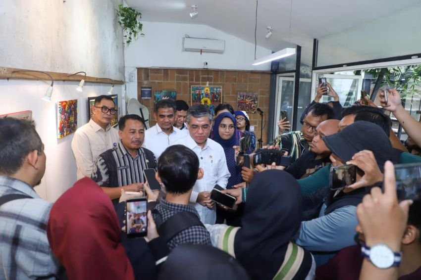 Kunjungan Menaker ke Semarang: Program Magang Berikan Keterampilan Real-World untuk Generasi Muda