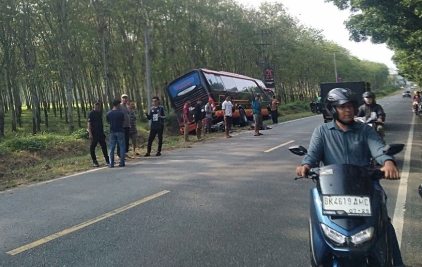 Tragis! Pengendara Motor Tewas usai Tertabrak Bus di Tapian Dolok