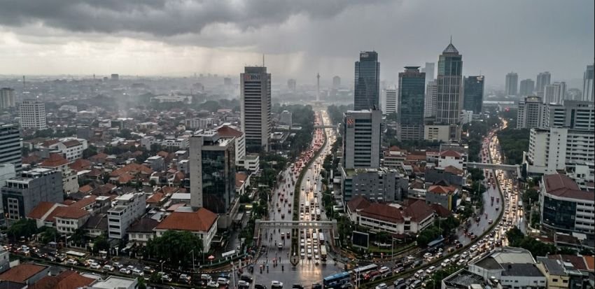 Cuaca Jakarta: Hujan Ringan Menyapa Sejumlah Wilayah, Suhu Berkisar 24&ndash;31&deg;C