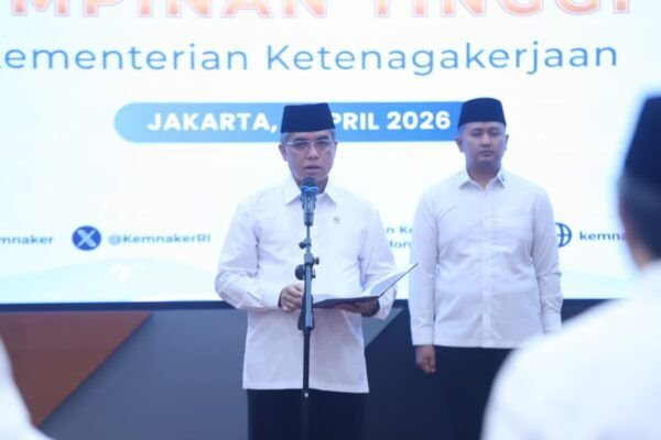 12 Pejabat Tinggi Pratama Kemenaker Dilantik, Yassierli Tekankan Pelayanan Publik Berkualitas