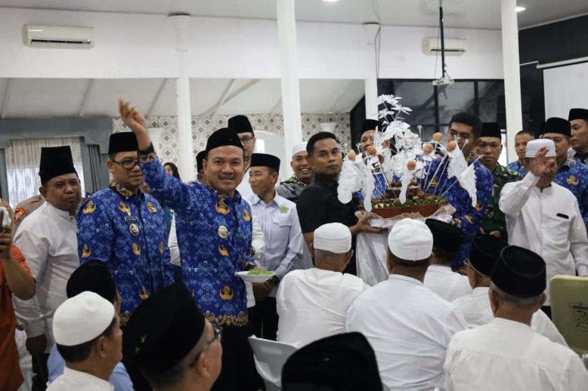 Wali Kota Mahyaruddin Salim Tepung Tawar 134 Calon Jemaah Haji, Titip Doa untuk Tanjungbalai EMAS: Semakin Baik, Maju dan Religius