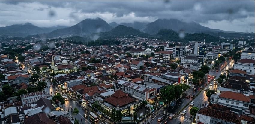 Cuaca Jawa Barat Hari Ini Didominasi Hujan, Sejumlah Wilayah Diguyur Hujan Sedang