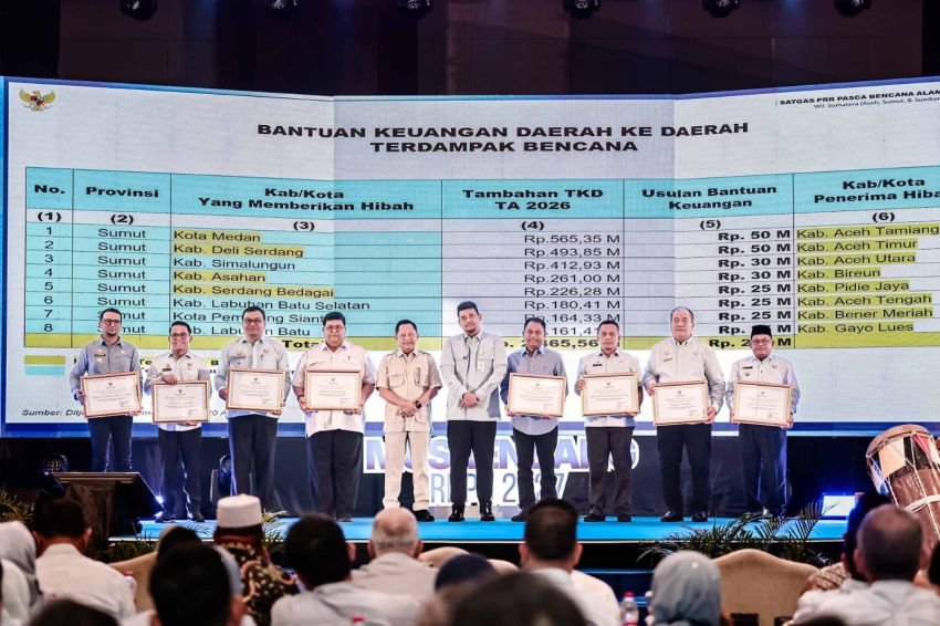 Pemko Medan Terima Penghargaan dari Mendagri atas Kontribusi Bantuan Kemanusiaan ke Aceh Tamiang Pascabencana