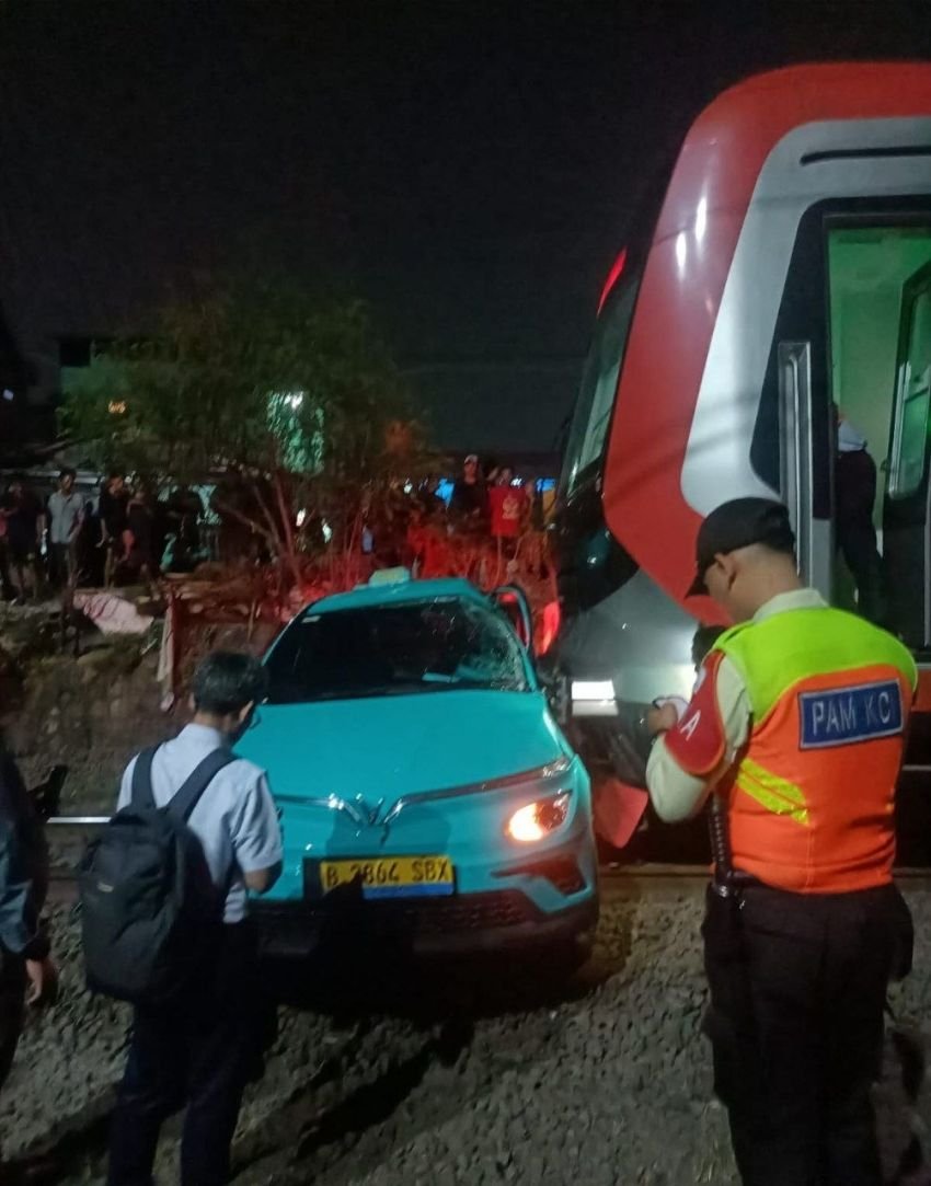 Kronologi Awal Tabrakan Kereta Bekasi Timur, Berawal dari Taksi Tertabrak KRL di Perlintasan