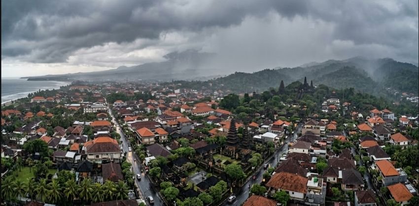 Cuaca Bali Hari Ini: Mayoritas Wilayah Diguyur Hujan Ringan, Denpasar Berawan