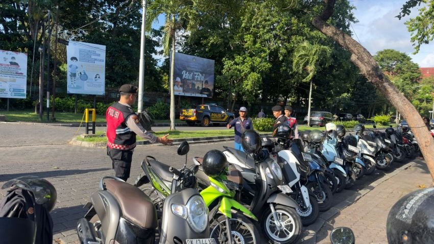Turjawali Samapta Polresta Denpasar Lakukan Patroli Dialogis di Lapangan Renon, Pastikan Keamanan Masyarakat Tetap Terjaga