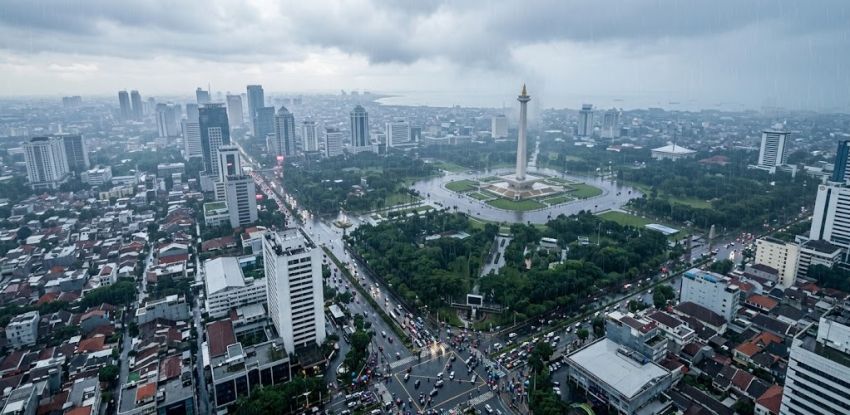 Cuaca Jakarta Hari Ini: Mayoritas Wilayah Diguyur Hujan Ringan