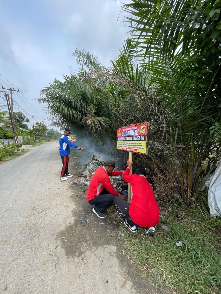 Demi Lingkungan Bersih, Kades Kolam Wajibkan Gotong Royong dan Larang Buang Sampah Sembarangan