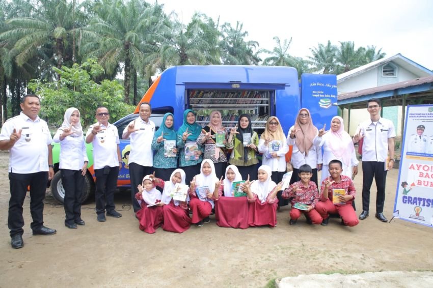 Bunda Literasi Asahan Tinjau Layanan Perpustakaan Keliling di Aek Ledong, Antusiasme Siswa Tinggi