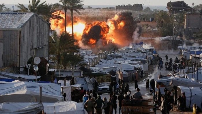 Rudal Israel Hantam Dekat Sekolah Penampungan Pengungsi di Gaza, 10 Warga Tewas