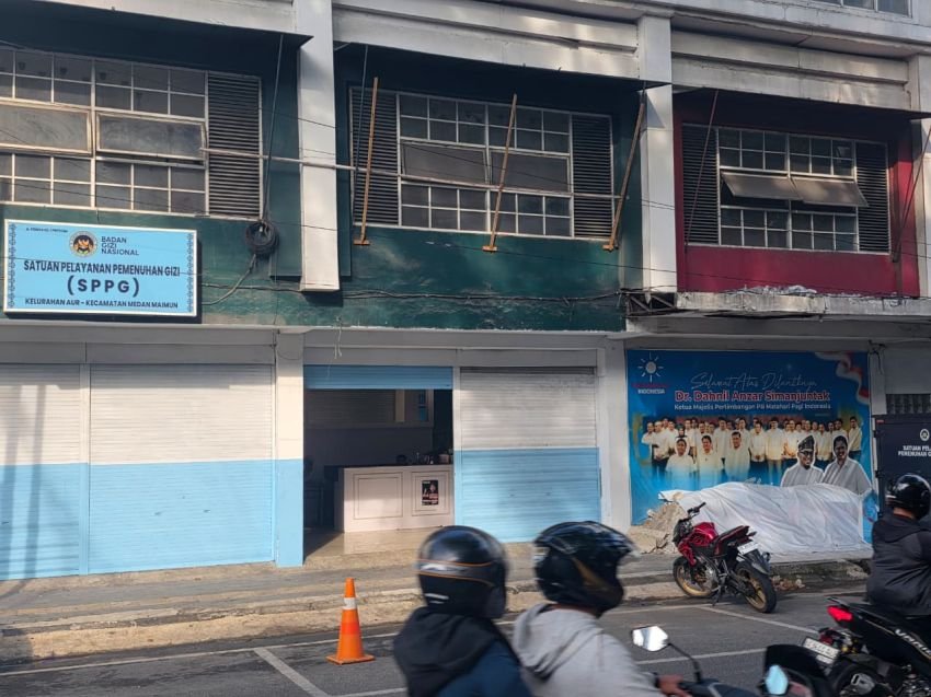 Foto Pengurus DPC PDIP Medan Bersama MPI di Kantor SPPG Jadi Sorotan, Emil Pane Pertanyakan Loyalitas Kader