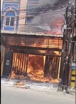 Kebakaran Hebat di Marelan, 4 Orang Terjebak di Lantai 3 Berhasil Dievakuasi
