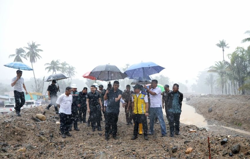 Bobby Nasution Tinjau Sungai Tukka, Minta Proyek Tanggul Dipercepat