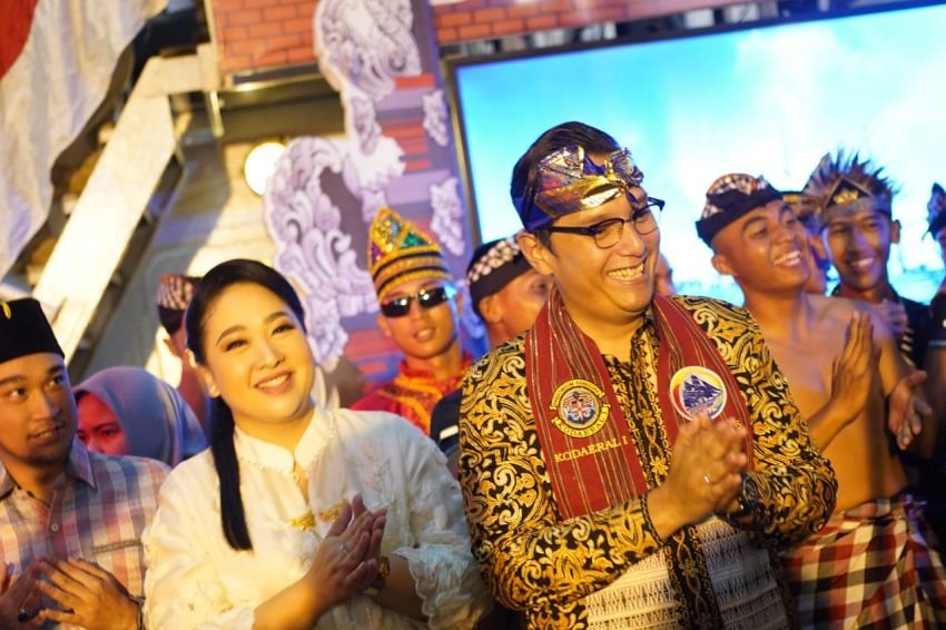 Keberagaman Nusantara Bersinar di Deck Reception ASEAN Plus Cadet Sail 2026, Rico Waas Perkenalkan Pesona Budaya Medan di KRI Bima Suci