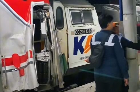 Dua Penumpang Meninggal Dunia dalam Tabrakan KRL dan Kereta Argo Bromo Anggrek di Bekasi