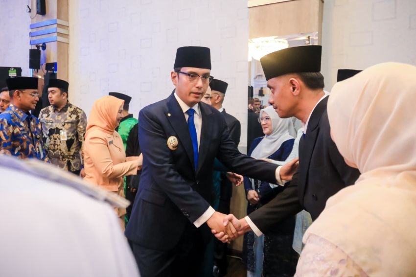 Lantik 76 Pejabat Pemko Medan, Rico Waas Warning: 6 Bulan Tanpa Hasil, Siap Dievaluasi!