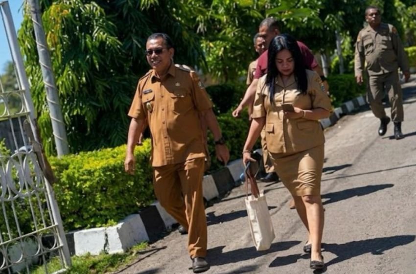 Gubernur NTT Jalan Kaki 1,5 Km ke Kantor Tanpa Pengawalan dan Mobil Dinas, Ini Alasannya