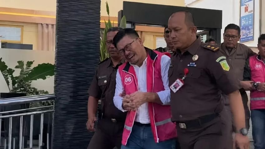Ketua DPRD Magetan Menangis Saat Ditahan, Jadi Tersangka Korupsi Dana Hibah Pokir Rp335 Miliar