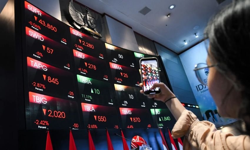 IHSG Sempat Dibuka Menguat, Langsung Berbalik Anjlok ke Zona Merah di Awal Perdagangan