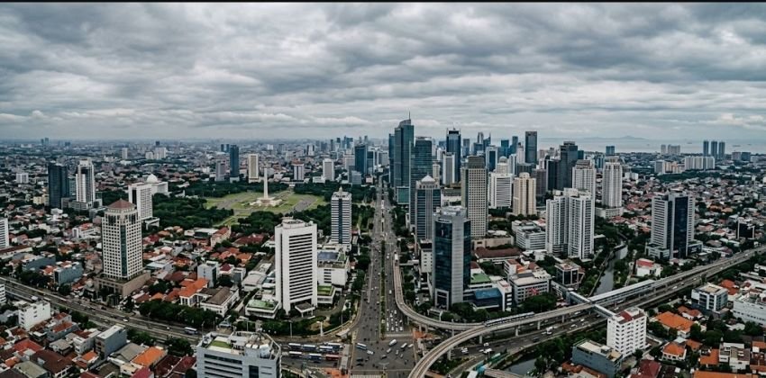 Prakiraan Cuaca Jakarta Hari Ini: Seluruh Wilayah Ibu Kota Diprediksi Berawan, Suhu Maksimal Capai 32 Derajat