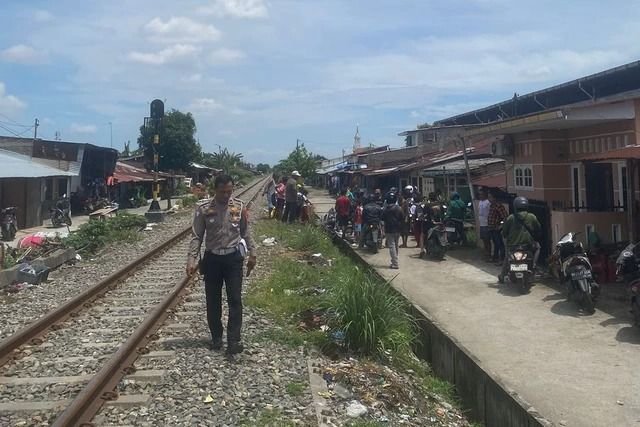 Pria di Medan Tewas Tertabrak Kereta di Perlintasan Tanpa Palang, Terseret 30 Meter
