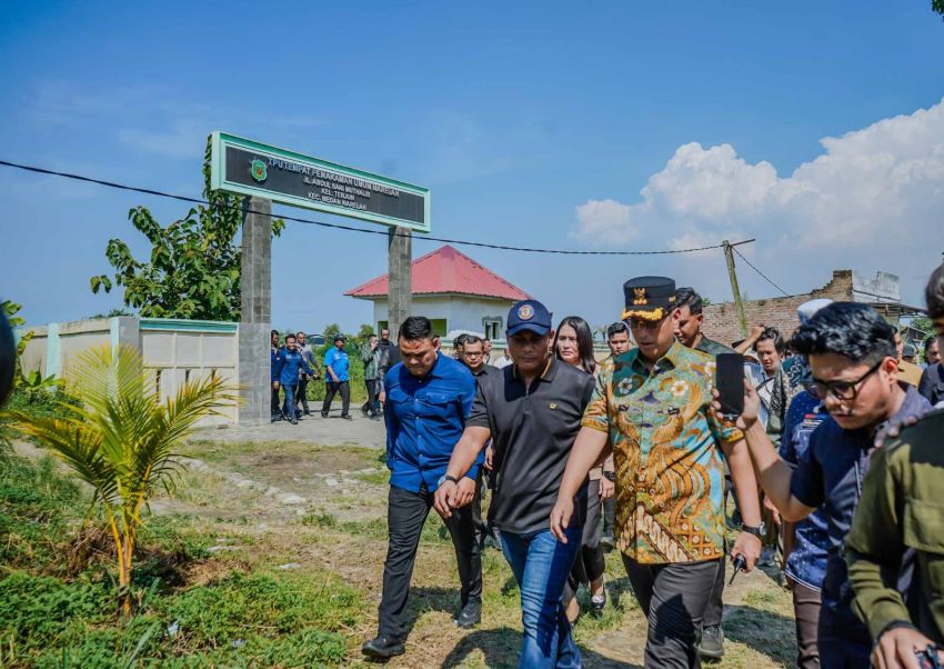 Rico Waas Tinjau TPU Marelan, Pemko Medan Janji Benahi Akses Jalan untuk Ambulans