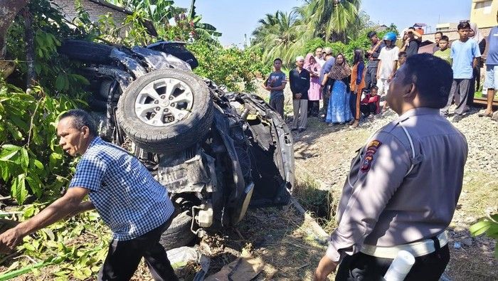 Kereta Api Hantam Pajero di Perlintasan Tanpa Palang, Pengemudi Tewas
