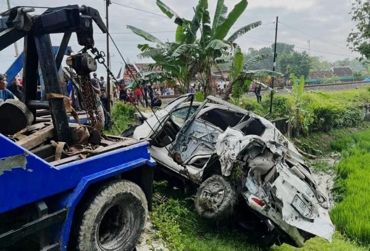 Korban Tewas Kecelakaan Maut Avanza vs KA Argo Bromo di Grobogan Bertambah Jadi Lima Orang