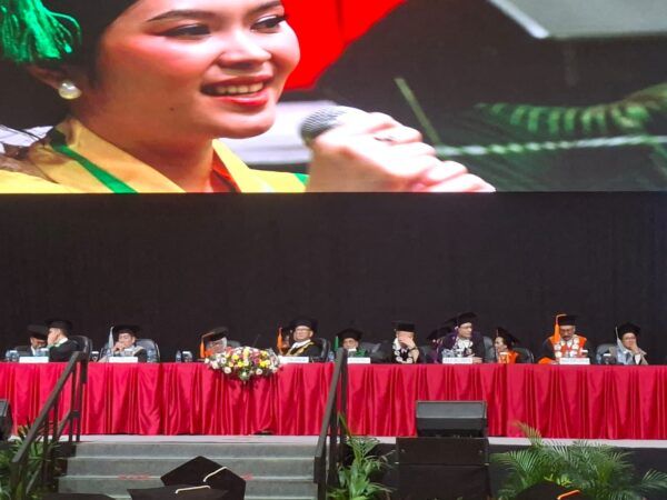 Mahasiswa IPK Tertinggi di Moestopo Diganjar Bonus Rp10 Juta saat Wisuda ke-65