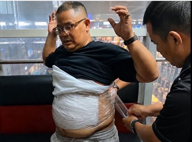 Modus Body Wrapping, Calon Penumpang di Kualanamu Gagalkan Penyelundupan 2 Kg Sabu ke Sulawesi Tenggara