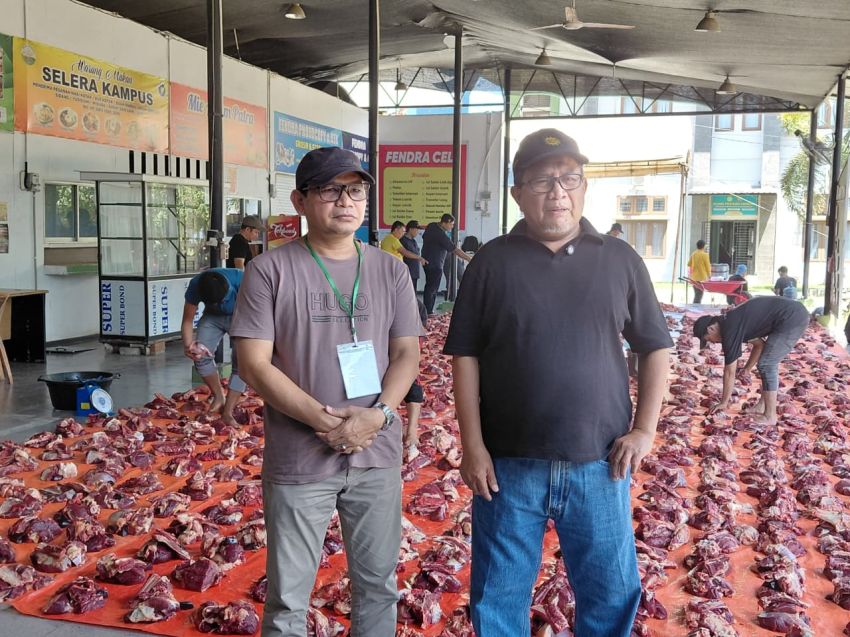 Unmuha Sembelih 14 Hewan Kurban, Salurkan 780 Paket Daging ke Civitas dan Warga Sekitar