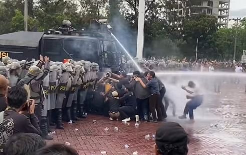 Jurnalis Diduga Alami Intimidasi Saat Liput Demo Tolak Pergub JKA di Aceh, Dipaksa Hapus Rekaman hingga Perampasan Alat
