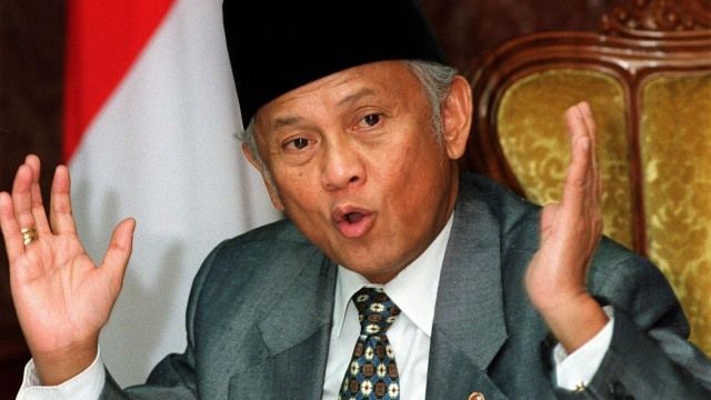 Mengingat Kembali Strategi BJ Habibie dalam Menstabilkan Rupiah di Krisis 1998: Dari Rp 17.000 ke Rp 6.500