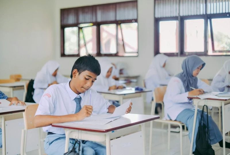 DPR Ingatkan Tak Semua Sekolah Siap Ajarkan Bahasa Perancis, Guru Jadi Kendala Utama