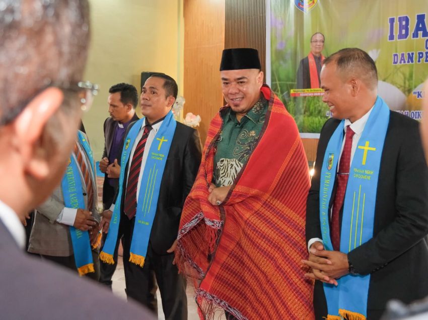 Wakil Bupati Syafrizal Hadiri Perayaan Paskah Oikumene Tahun 2026, Serahkan 100 Paket Sembako untuk Anak Yatim Piatu