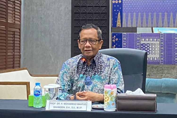 Mahfud MD Tegaskan Polri Tetap di Bawah Presiden, Penempatan di Kementerian Dinilai Berisiko Dipolitisasi