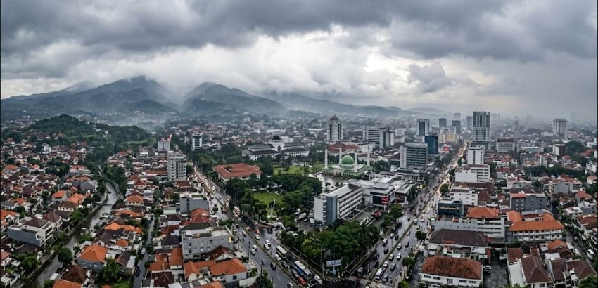 Cuaca Jawa Barat Hari Ini: Bogor hingga Depok Diguyur Hujan Ringan, Sebagian Besar Wilayah Berawan