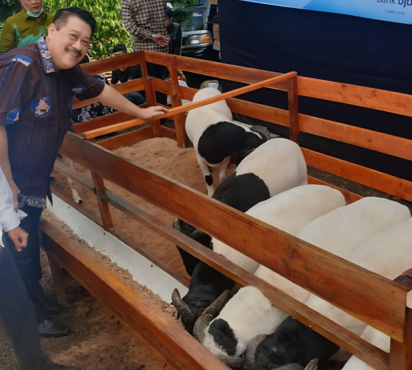UPZ IKA Unpad Salurkan Daging Domba Premium ke Warga Jatinangor pada Iduladha 1447 H