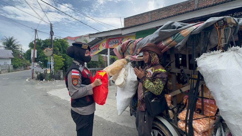 Ditsamapta Polda Aceh Salurkan Sembako Lewat Program Jumat Berkah di Banda Aceh