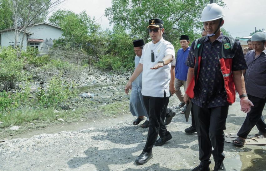 Wali Kota Medan Tinjau Jalan Rusak di Marelan: Bulan Ini Juga Harus Dibeton!